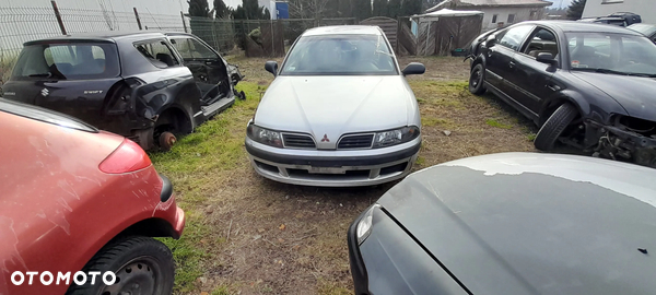 MITSUBISHI CARISMA lampa prawa