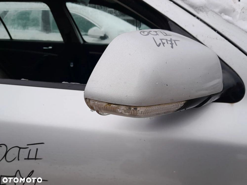 SKODA OCTAVIA II LUSTERKO PRAWE PRZEDNIE PRAWY PRZÓD ELEKTRYCZNE KOLOR: LF7T - 3