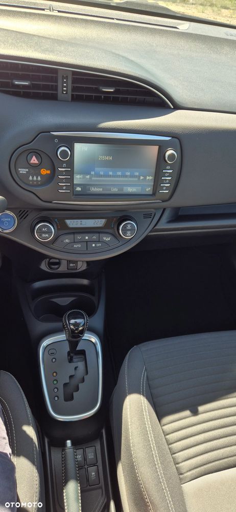 Toyota Yaris Hybrid 100 Active - 13
