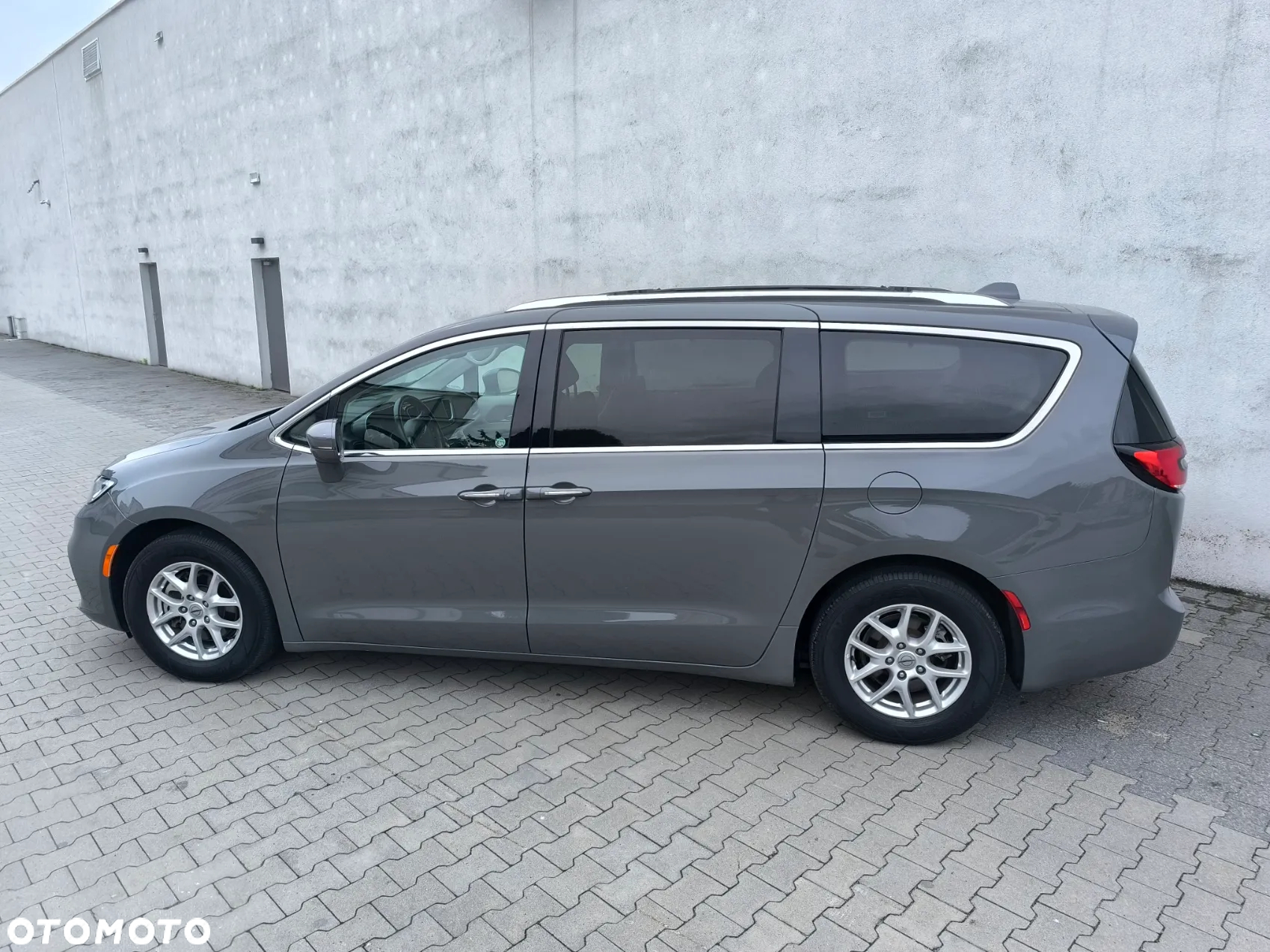 Chrysler Pacifica - 13