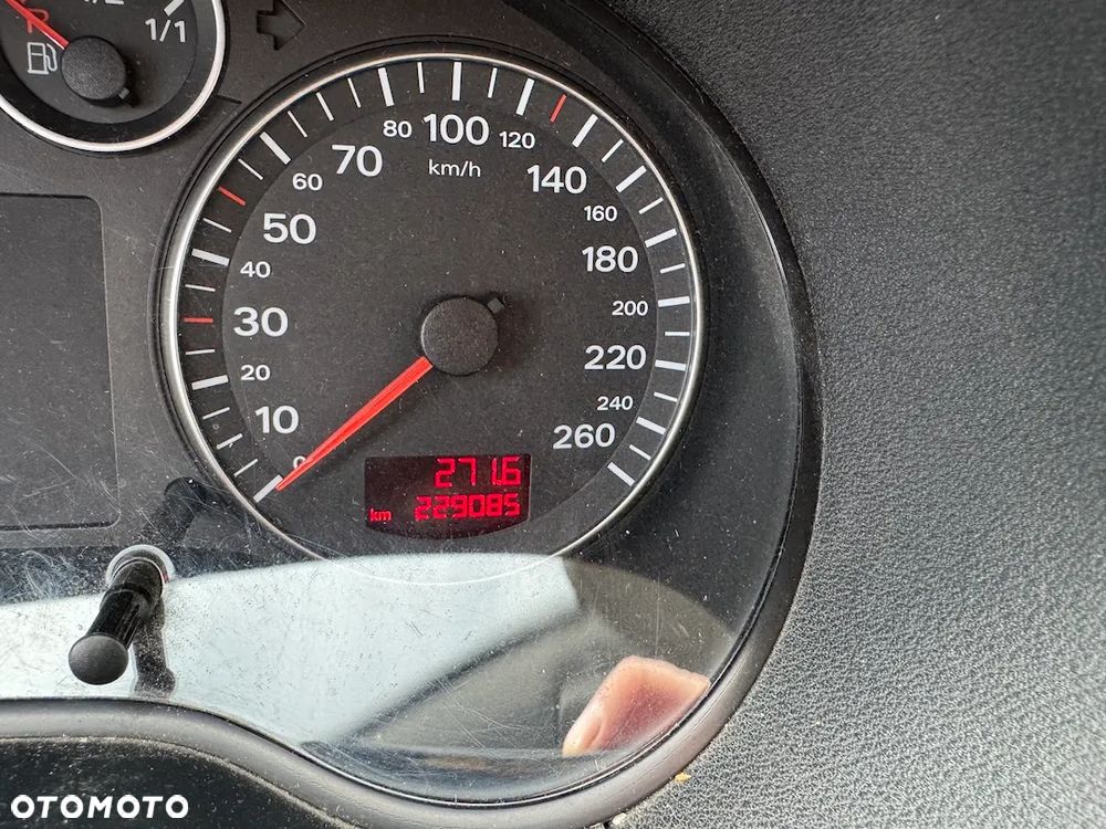 Audi A3 Sportback 1.6 FSI Ambiente - 9