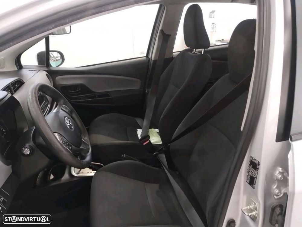 Toyota Yaris 1.5 HSD Active - 6