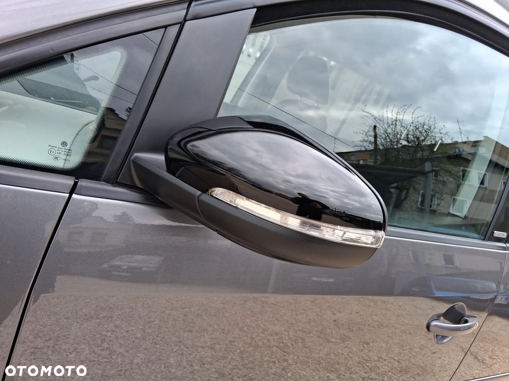 Volkswagen Touran 2.0 TDI DPF BlueMotion Technology STYLE - 20