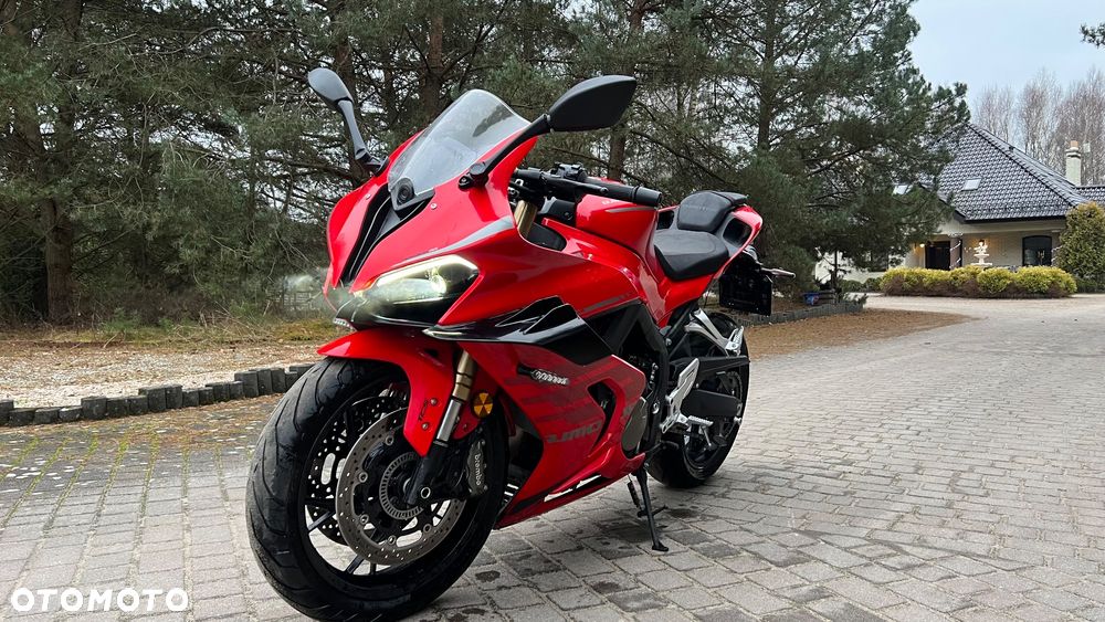 QJMOTOR SRK 800RR - 1