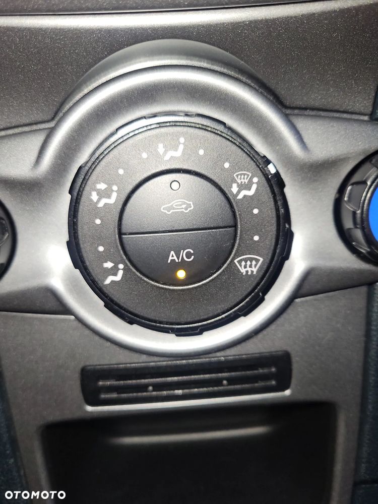 Ford Fiesta 1.25 Silver X (Ambiente) - 38