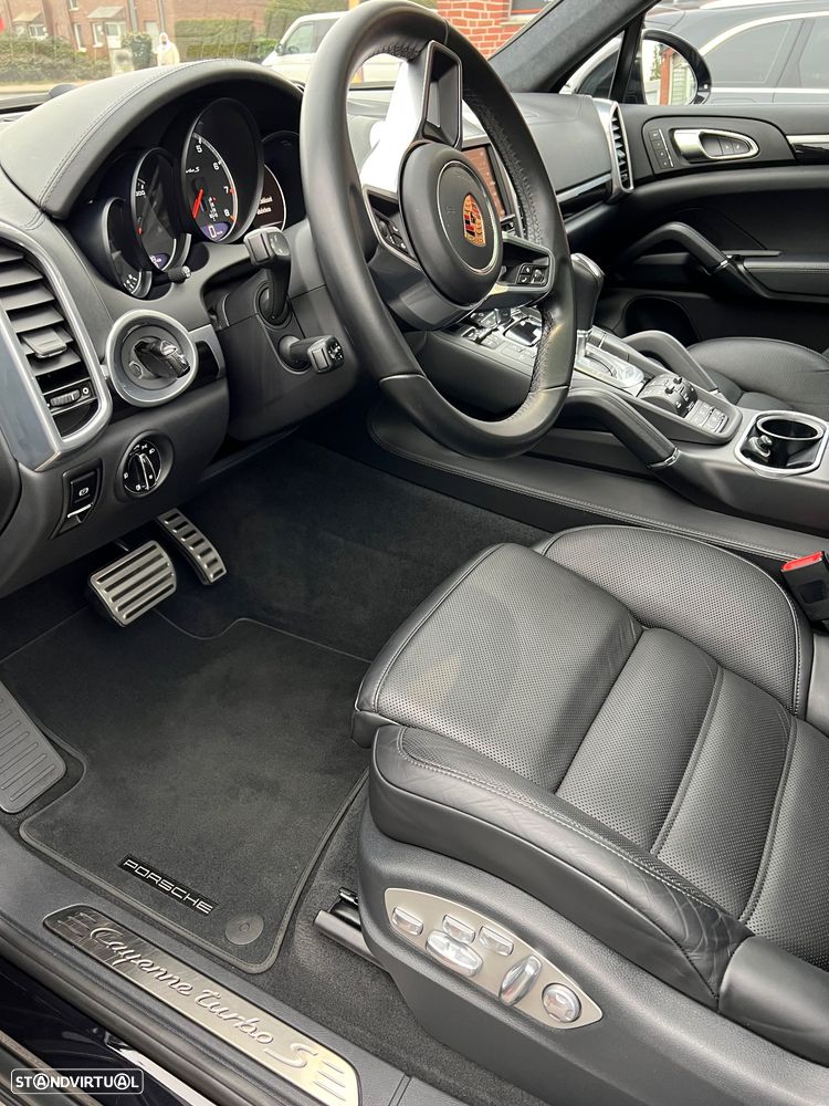 Porsche Cayenne Turbo S - 13