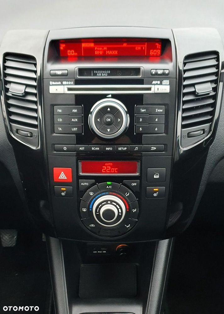 Kia Venga - 10
