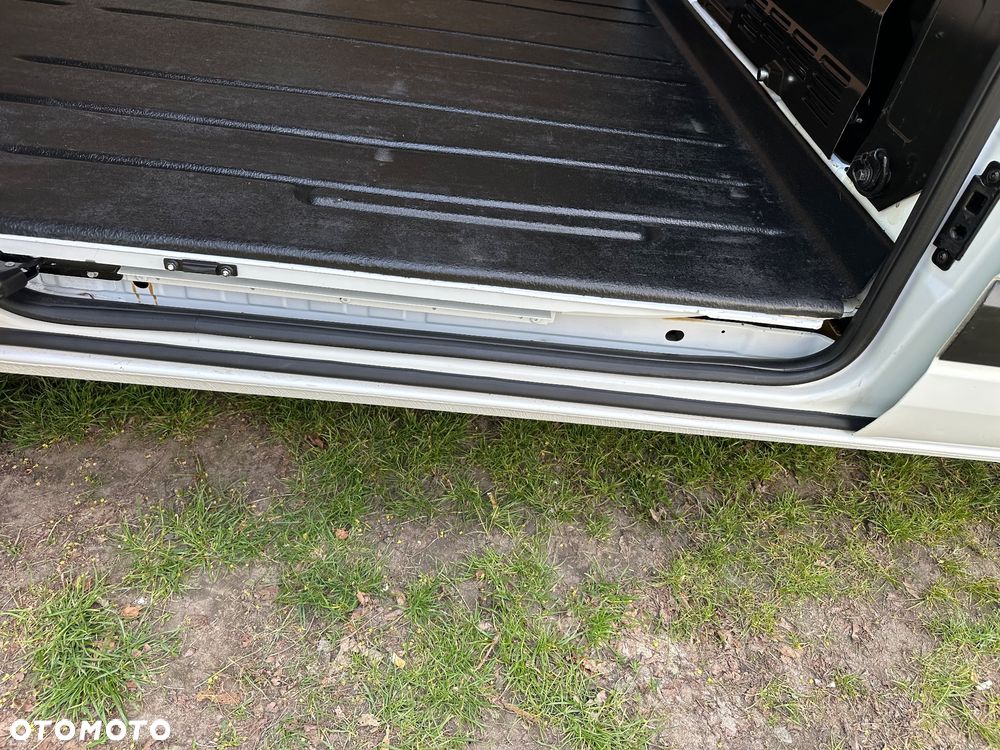 Ford TRANSIT CUSTOM - 23