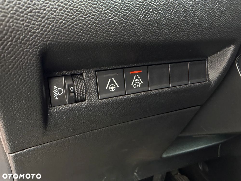 Peugeot 2008 1.5 BlueHDi Allure Pack S&S EAT8 - 34