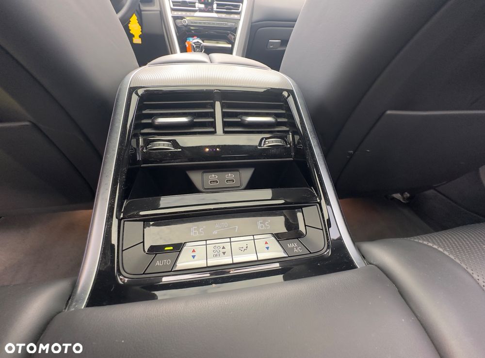 BMW Seria 8 - 23
