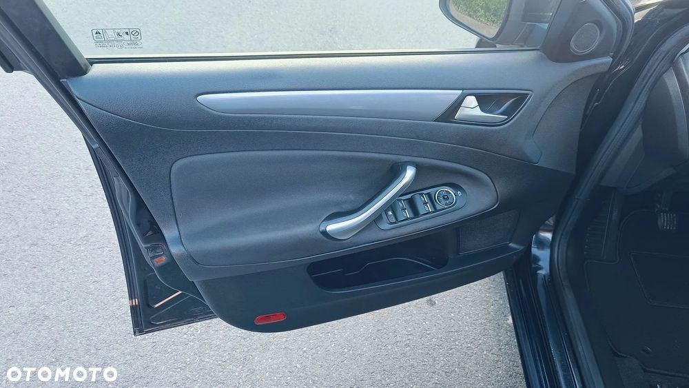 Ford Mondeo 1.6 TDCi Champions Edition - 35