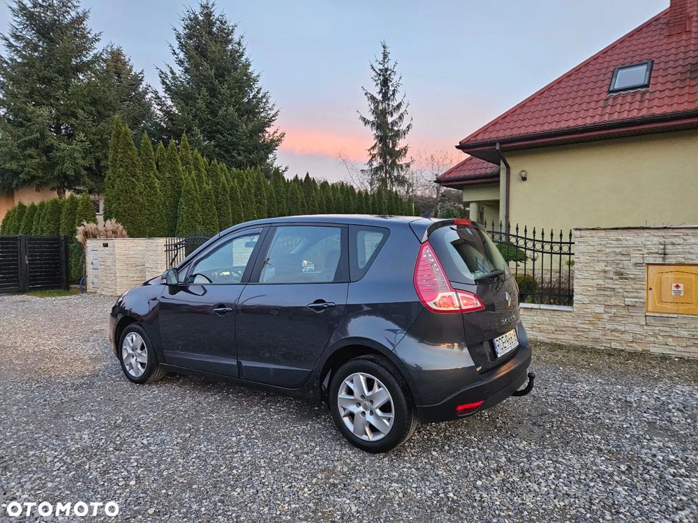Renault Scenic 1.6 16V Confort Expression - 11