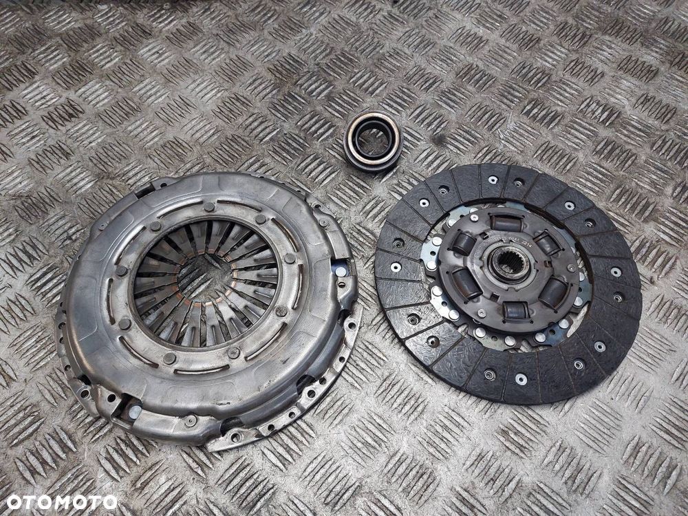 SPRZĘGŁO TARCZA + DOCISK + ŁOŻYSKO OPOROWE HYUNDAI I30 I 1.6 CRDI - 1