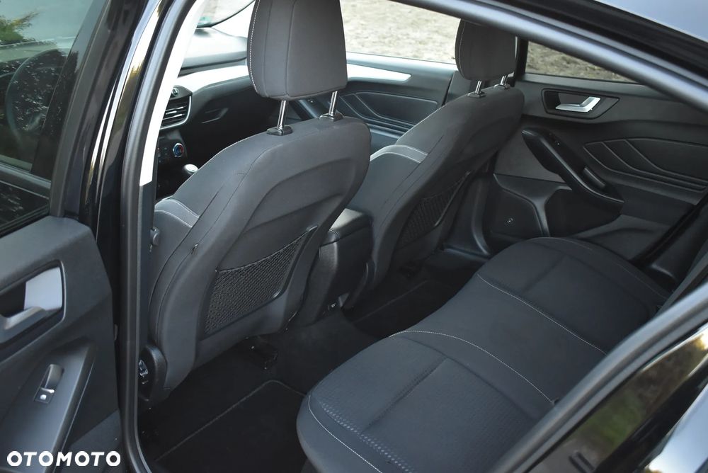 Ford Focus 1.0 EcoBoost Titanium X - 26