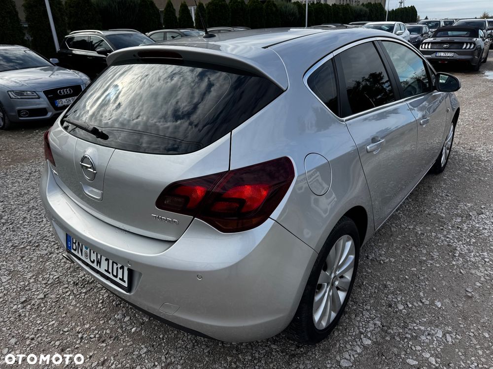 Opel Astra 1.4 Turbo Cosmo - 11
