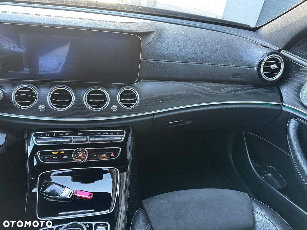 Mercedes-Benz Klasa E 200 4-Matic AMG - 24