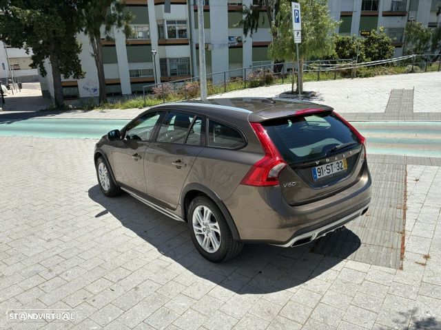 Volvo V60 Cross Country 2.0 D3 Momentum - 28