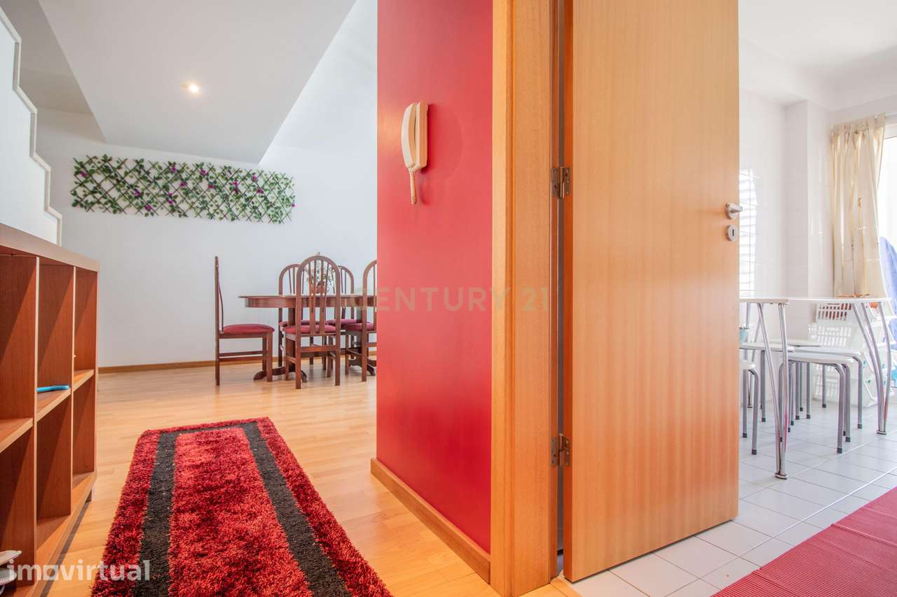 Apartamento T2 Duplex para Arrendamento na Gala, perto da praia, com e - Grande imagem: 4/31