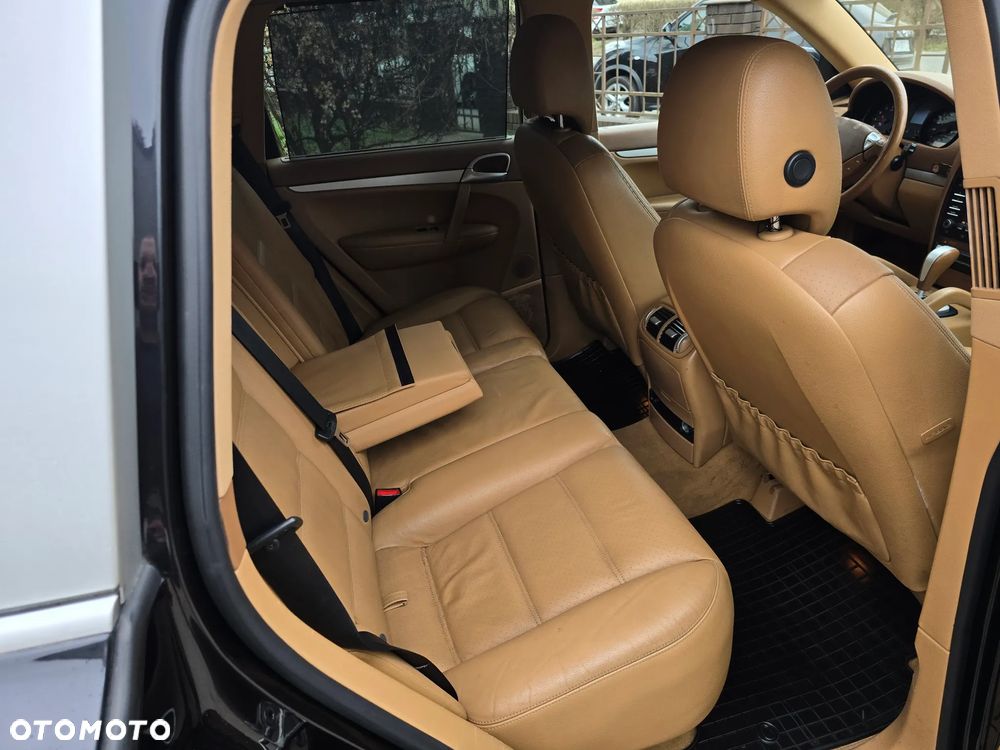 Porsche Cayenne - 16