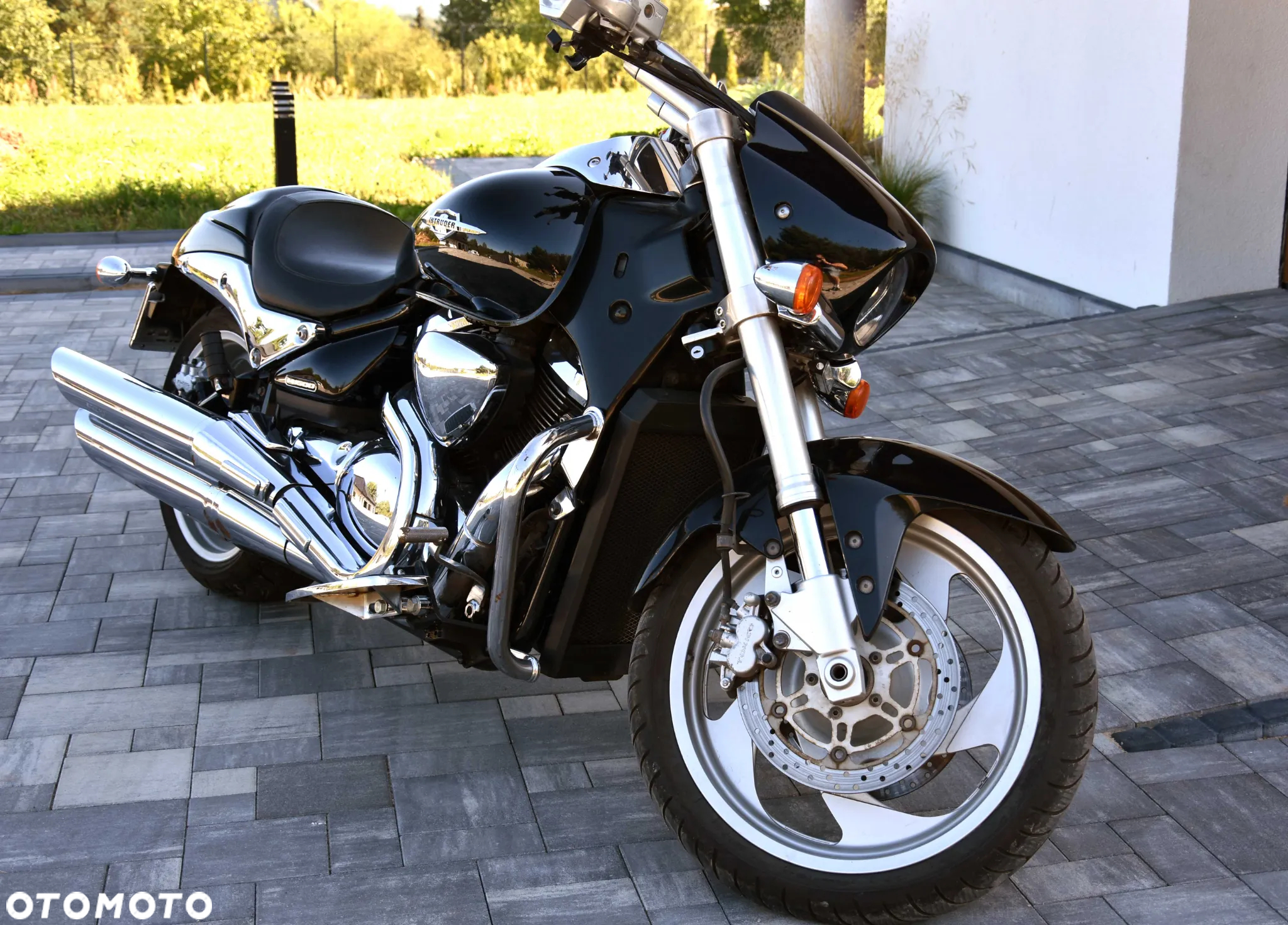 Suzuki Intruder - 2