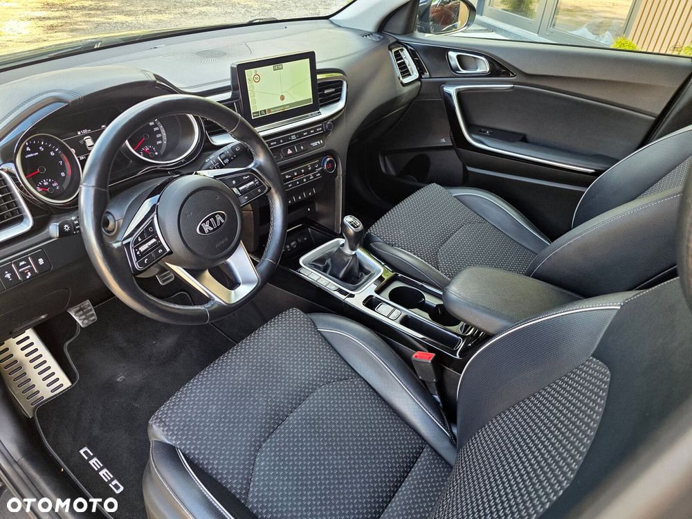 Kia Ceed - 10
