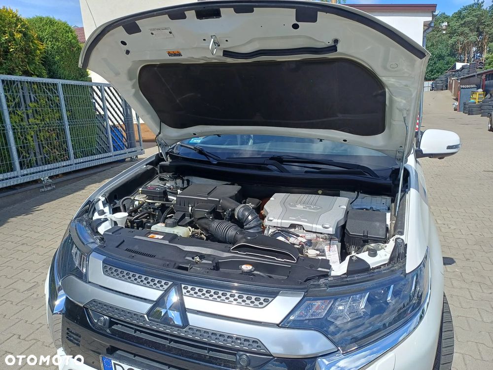 Mitsubishi Outlander 2.4 4WD Diamant+ - 23