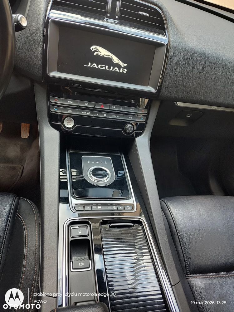 Jaguar F-Pace - 19