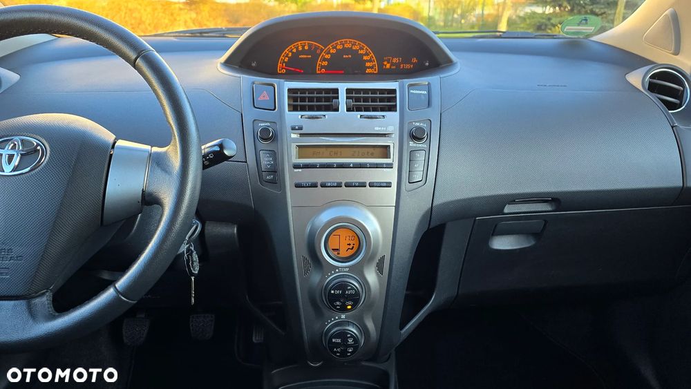 Toyota Yaris - 14