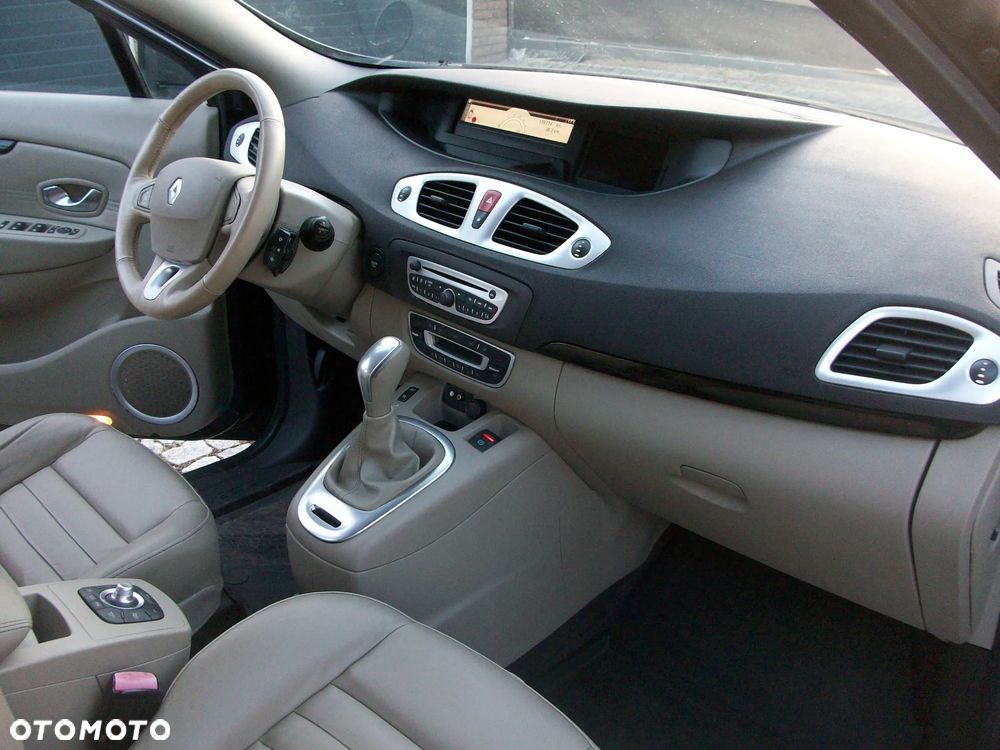 Renault Grand Scenic Gr 2.0 16V Bose Edition CVT - 17