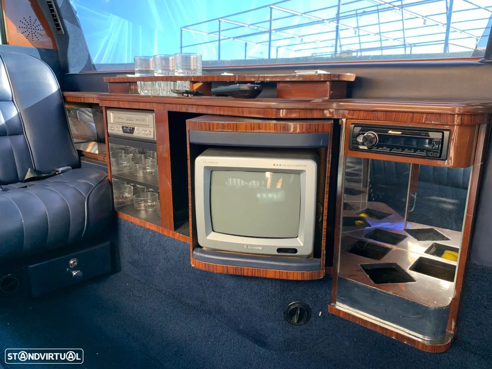 Lincoln Town Car - 10