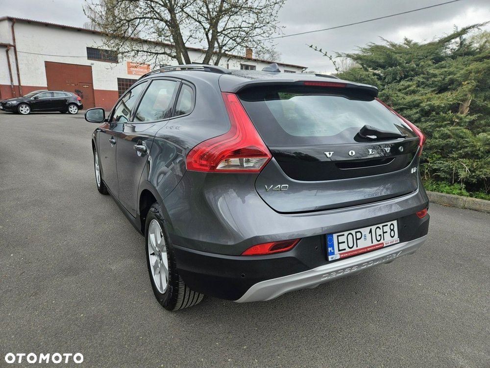 Volvo V40 Cross Country - 4