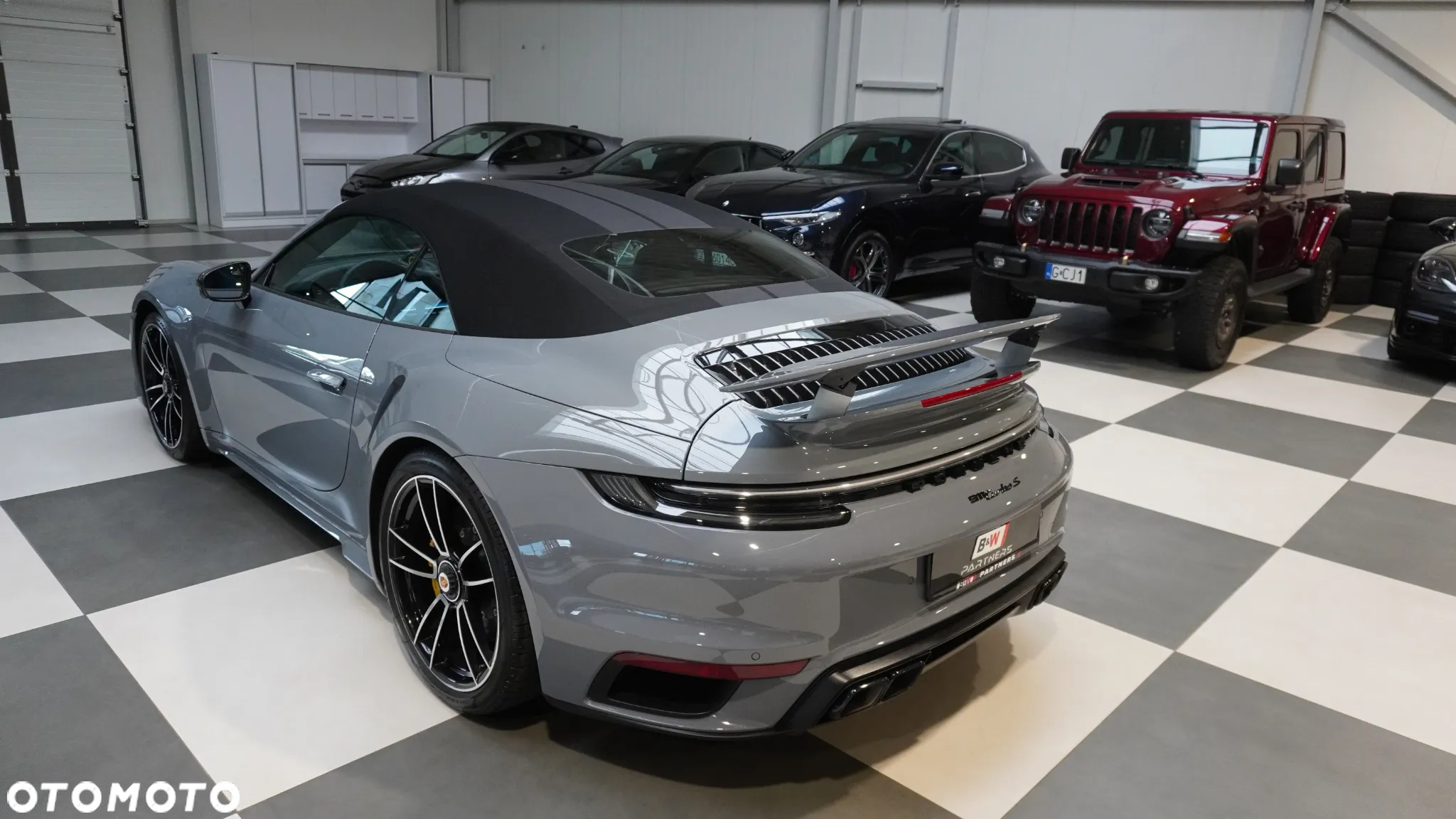 Porsche 911 Carrera Turbo S Cabrio - 11