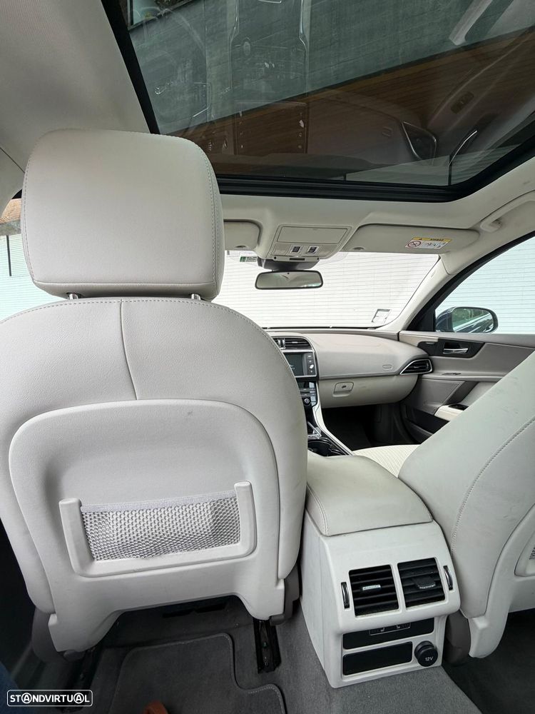 Jaguar XE 2.0 D Prestige Aut. - 14