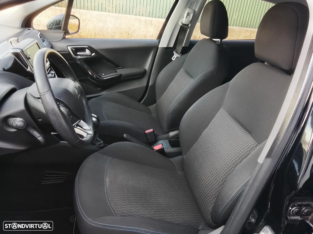 Peugeot 208 1.6 BlueHDi Style - 11