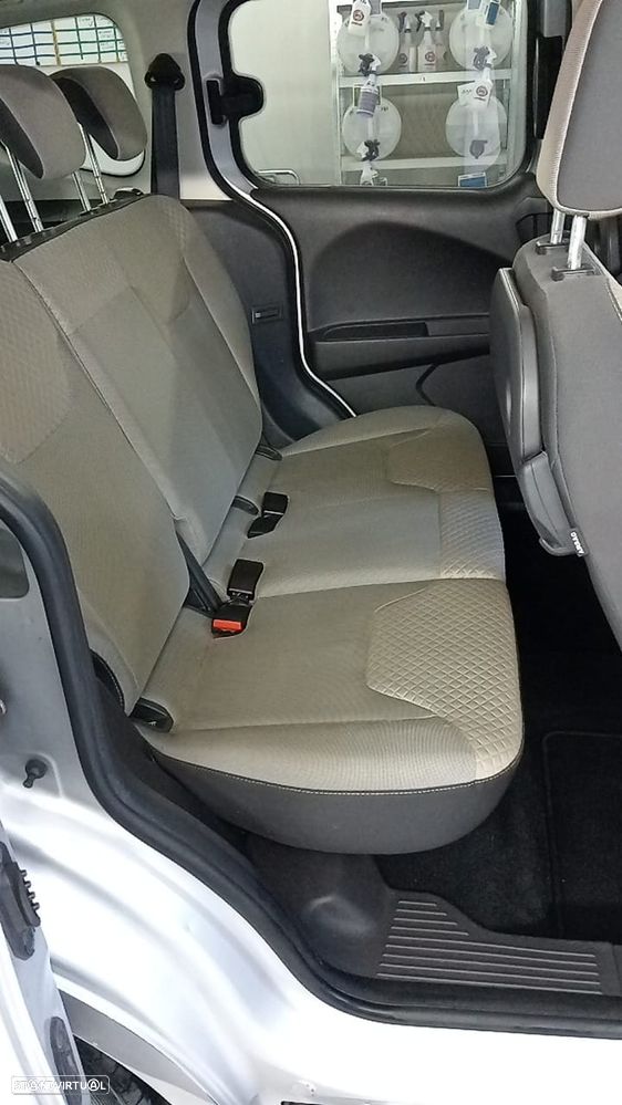 Ford Tourneo Courier 1.5 TDCi Titanium - 5