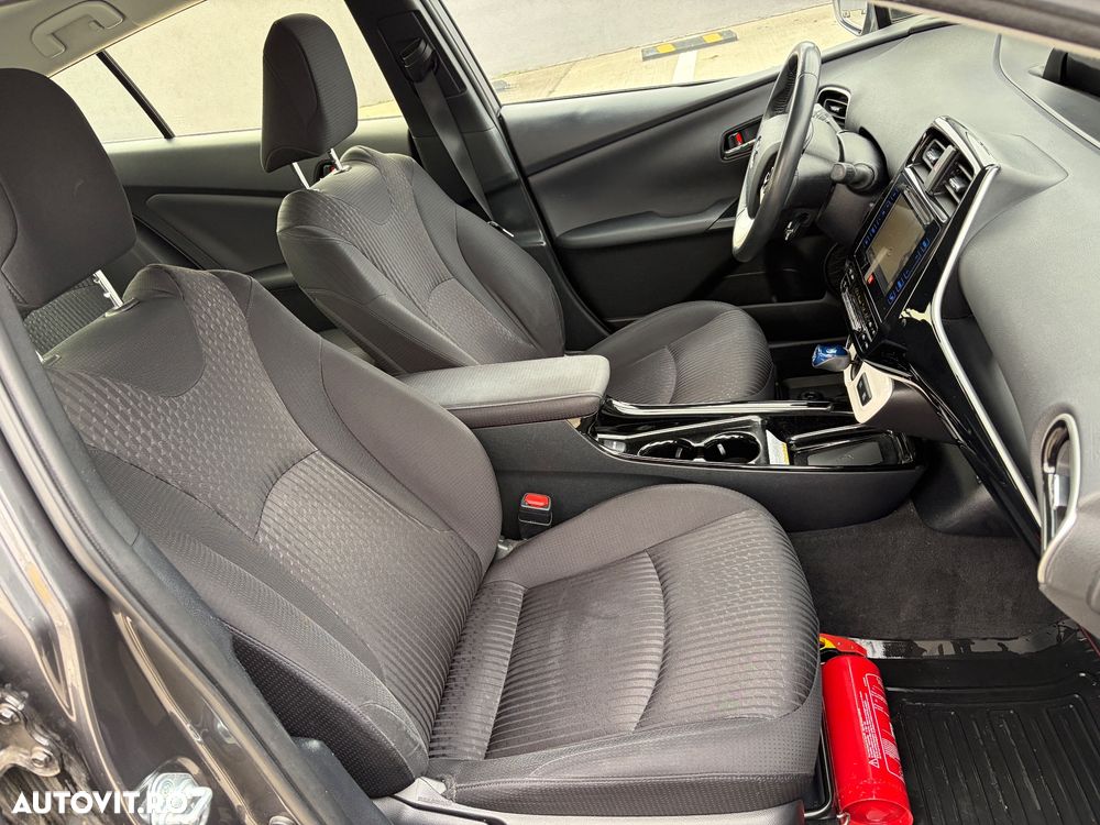 Toyota Prius (Hybrid) Executive - 8