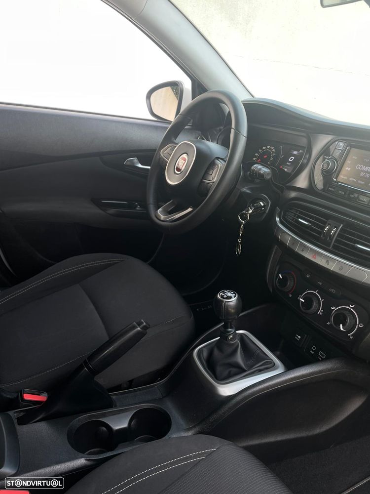 Fiat Tipo Station Wagon 1.6 M-Jet Lounge - 34