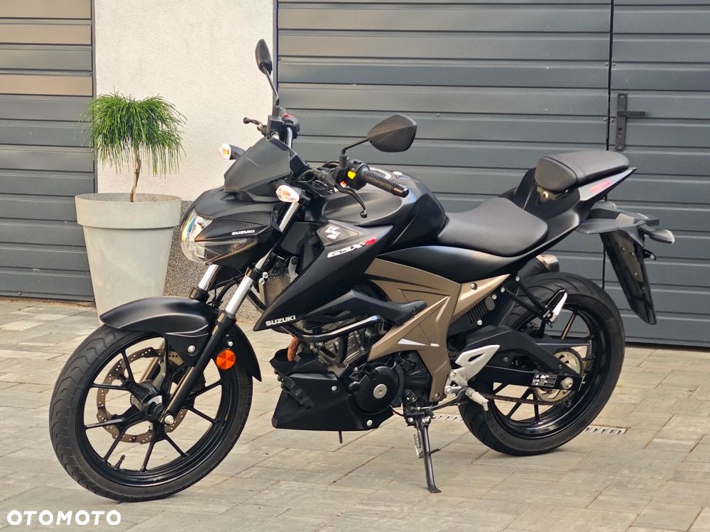 Suzuki GSX - 33