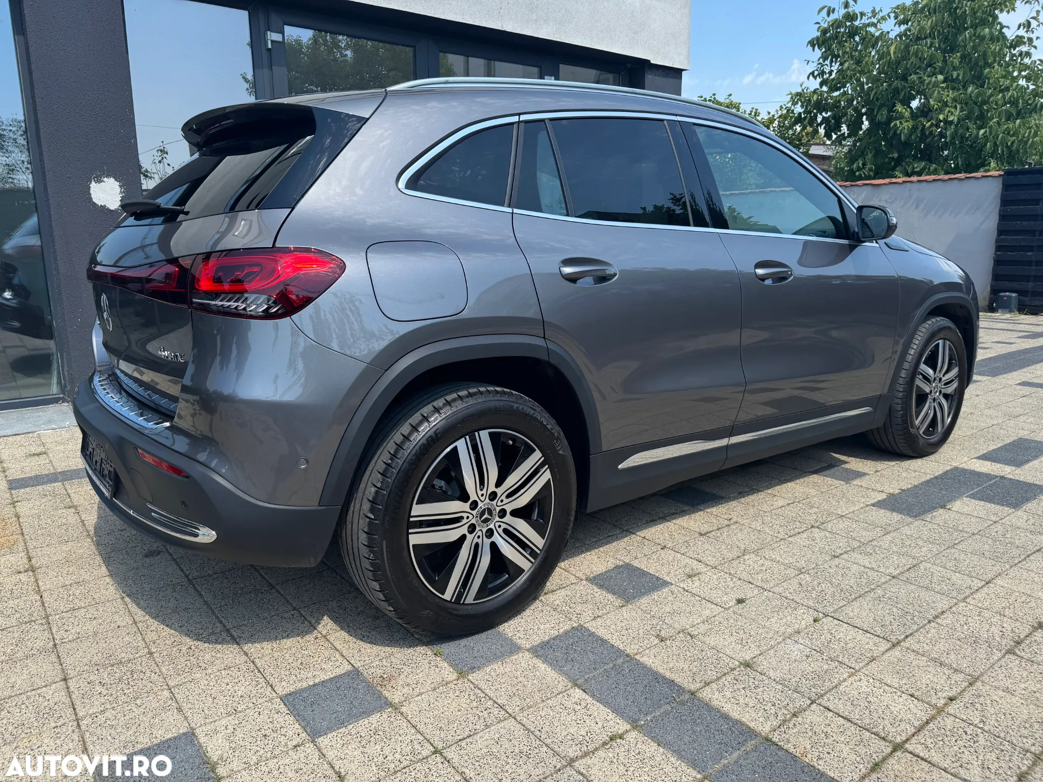 Mercedes-Benz EQA 300 4MATIC - 8