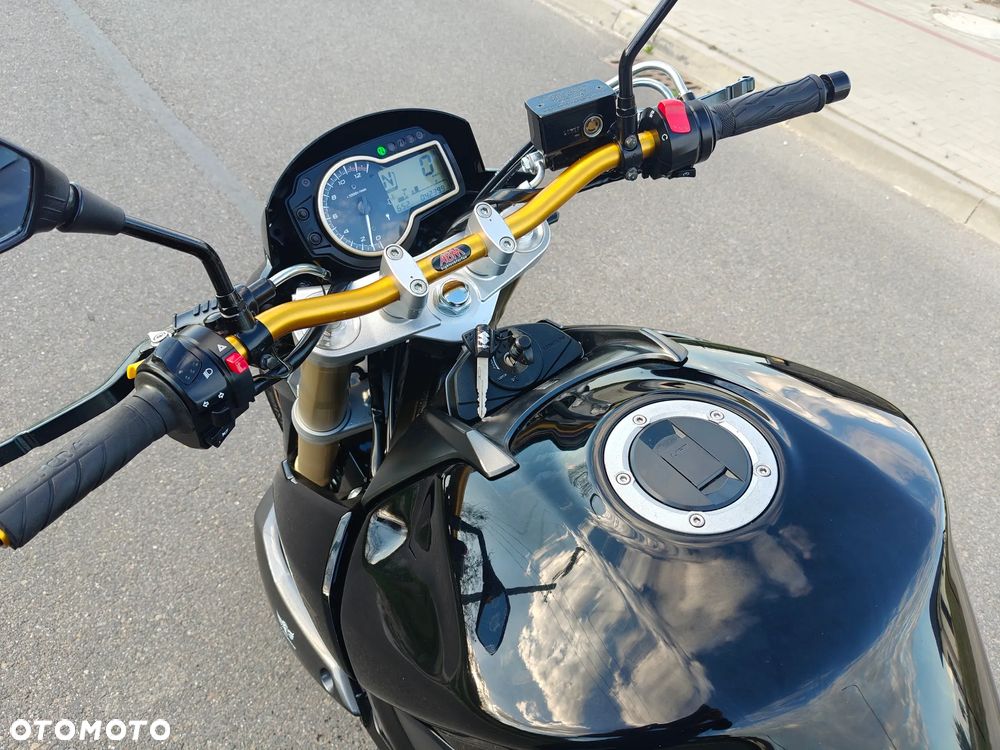 Suzuki GSR - 12