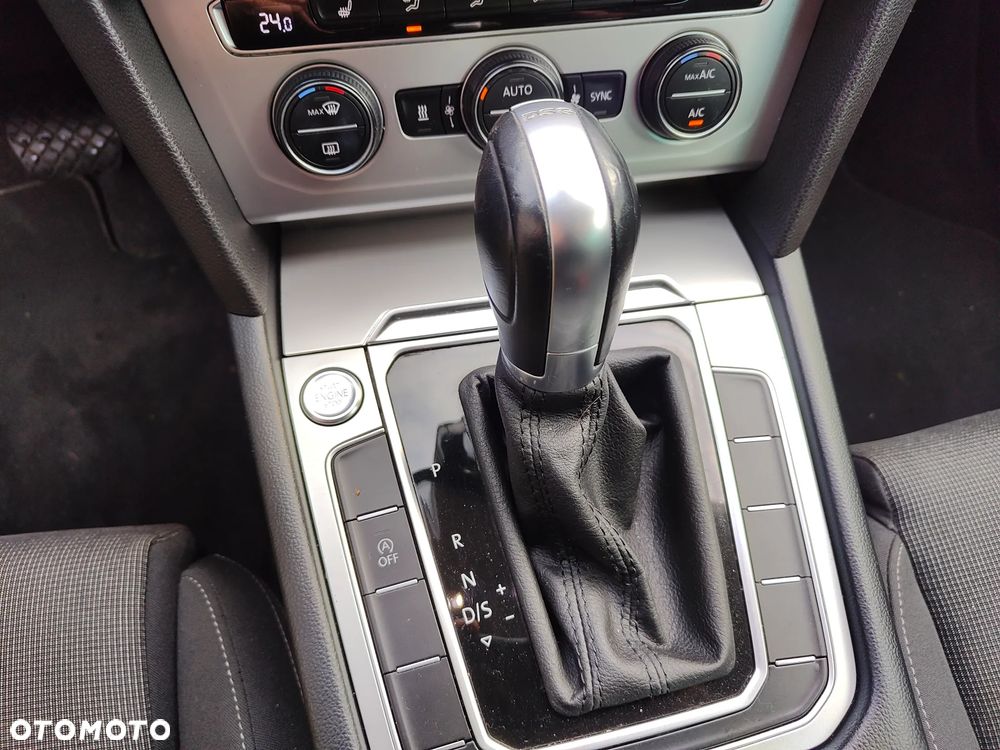 Volkswagen Passat 2.0 TDI SCR DSG Highline - 33