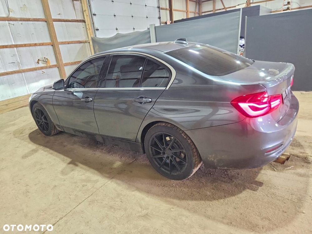 BMW Seria 3 330i xDrive Sport Line - 3