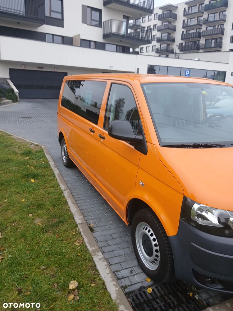 Volkswagen Caravelle - 1