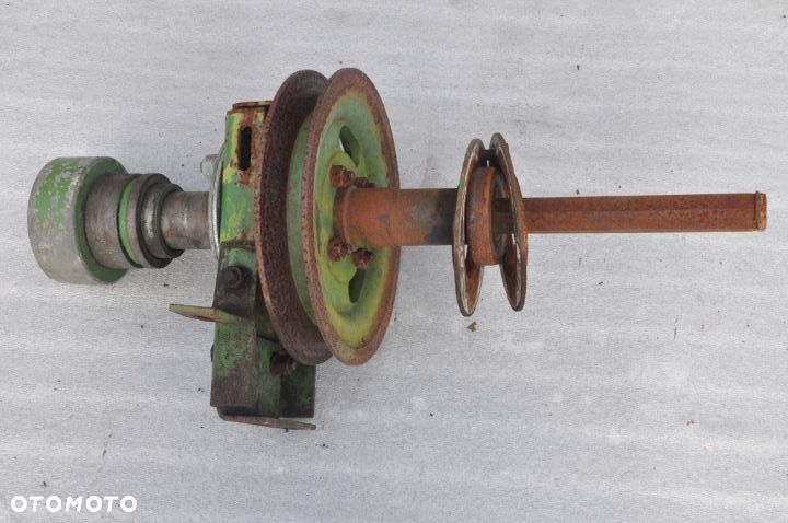 WAŁEK KOŁO PASOWE GARDZIELI PODAJNIKA JOHN DEERE 1177 NR Z10686 - 3