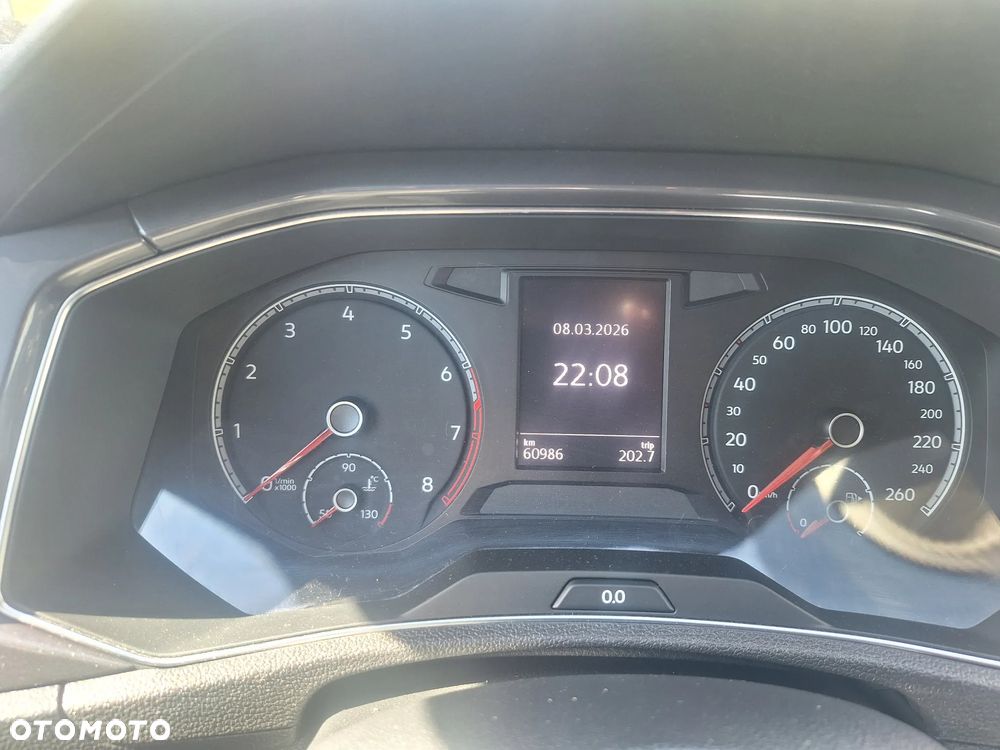 Volkswagen T-Roc - 8