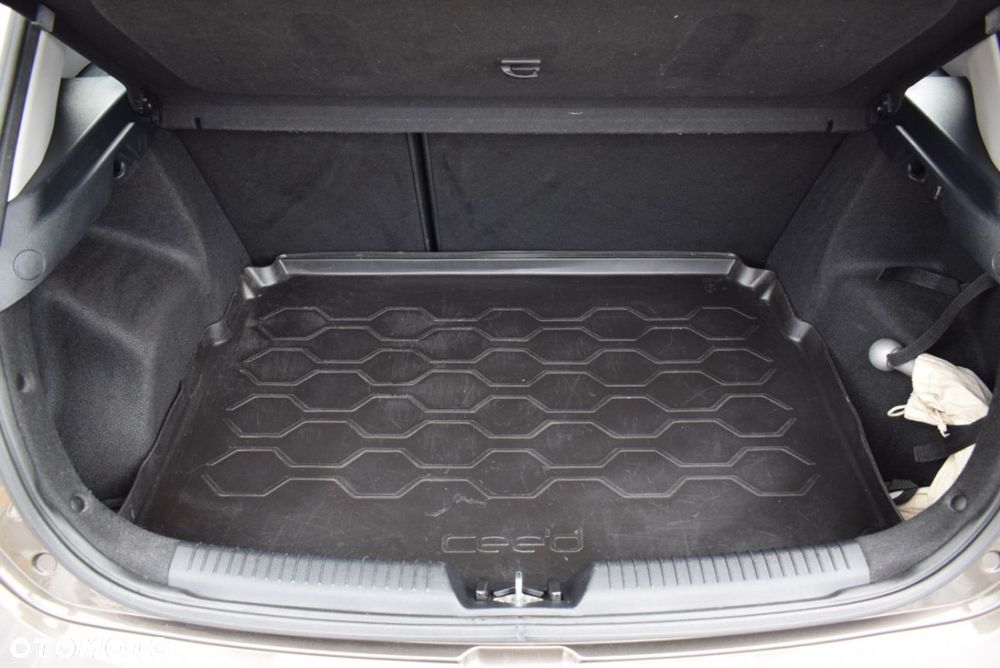Kia Ceed - 14