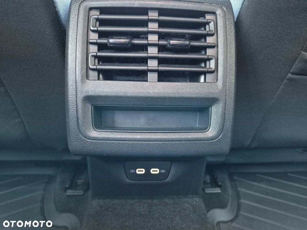 Volkswagen Golf 2.0 TDI Life - 32