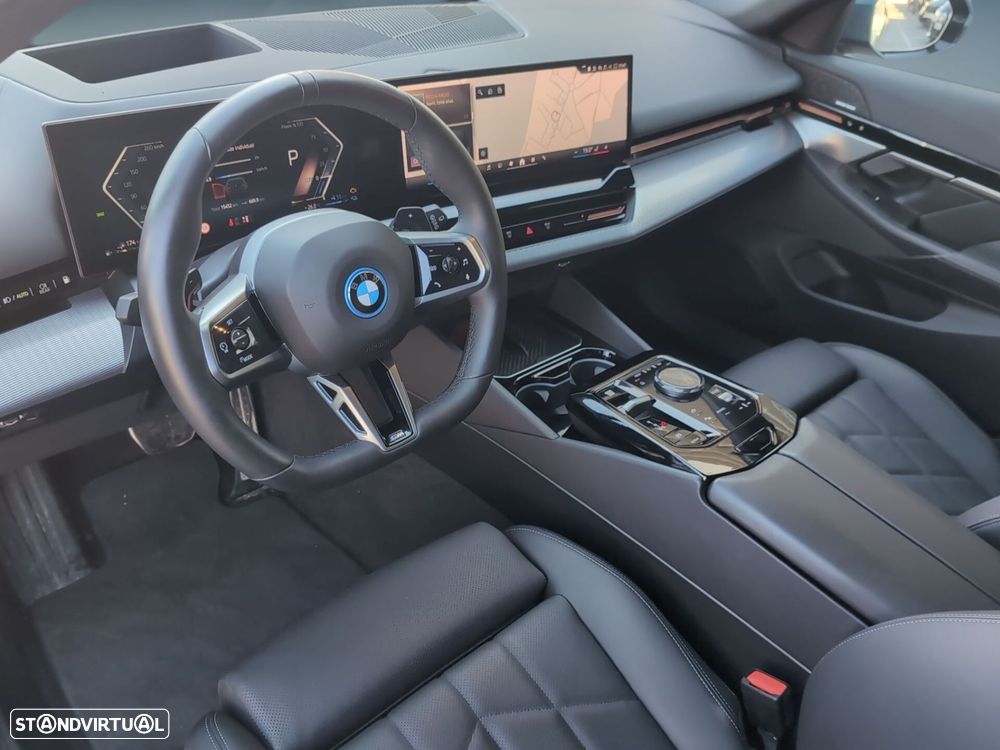 BMW 530 e xDrive Pack Desportivo M — fotografia 13