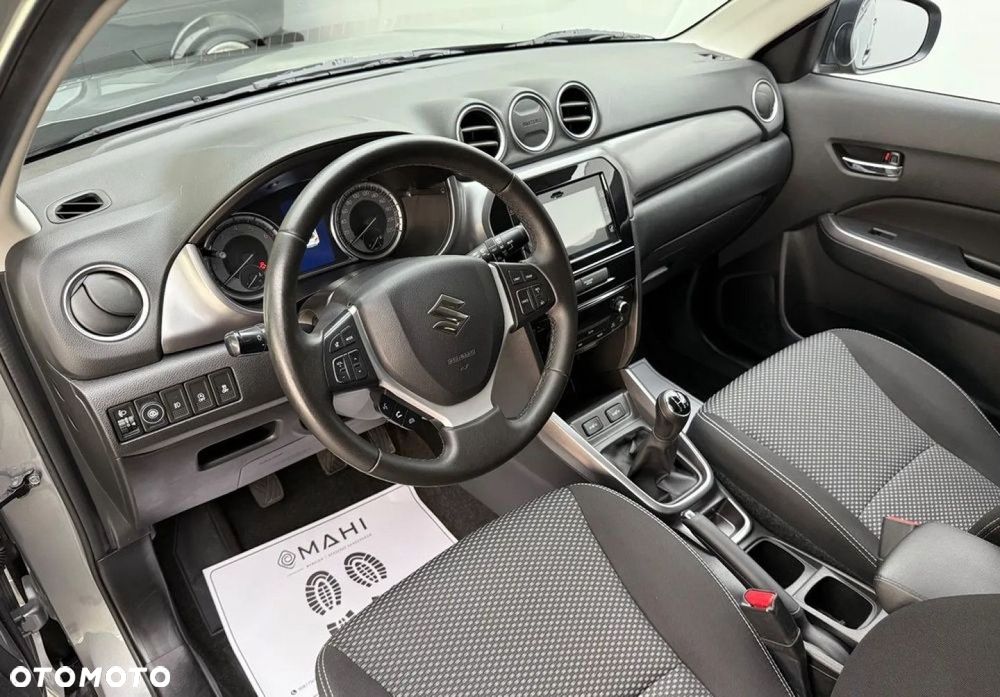 Suzuki Vitara 1.0 Boosterjet Premium 2WD - 23