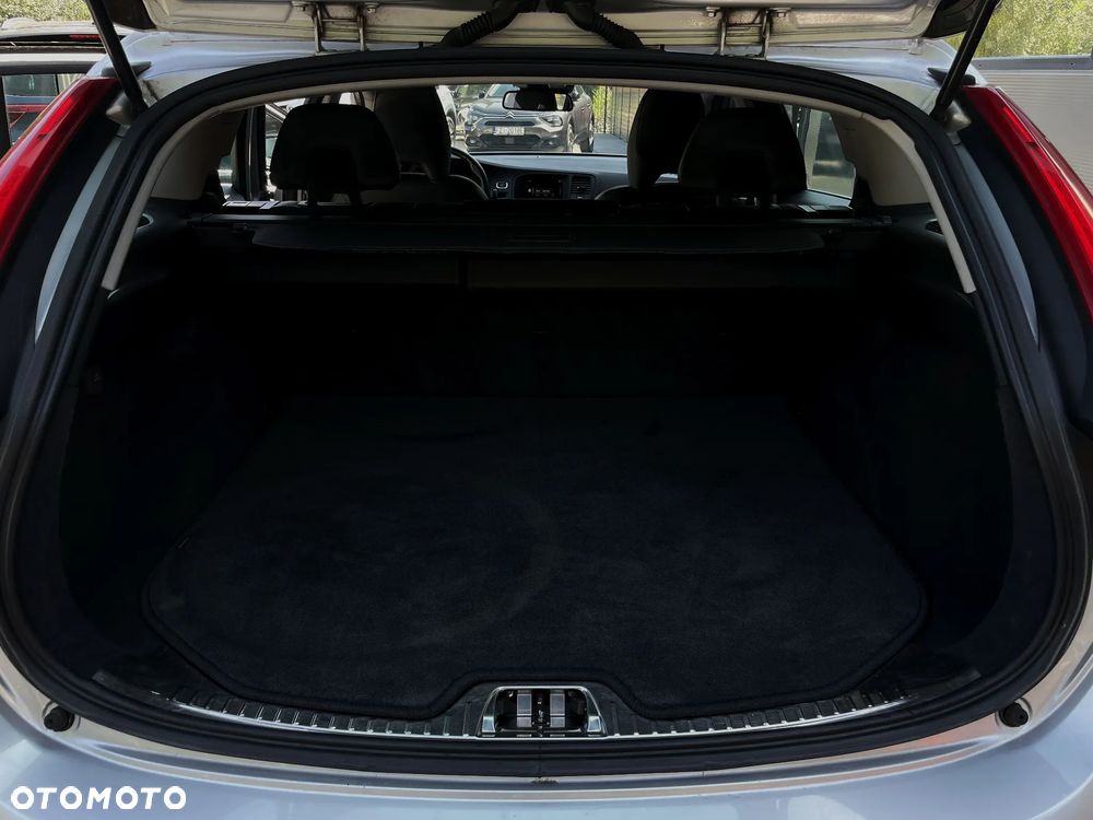 Volvo V60 D4 Geartronic Momentum - 35